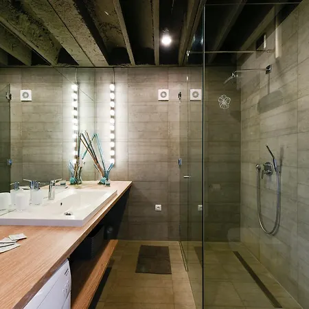 Deluxe Santa Lucia アパート