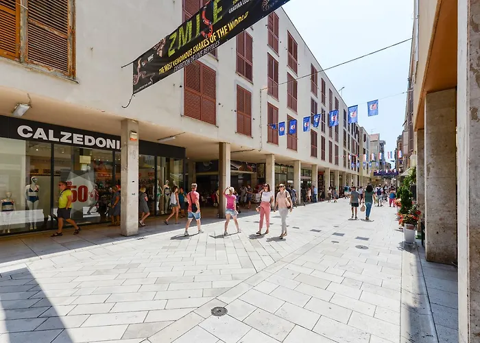 Deluxe Santa Lucia Zara