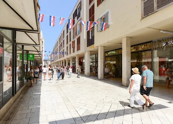 Deluxe Santa Lucia * Zara